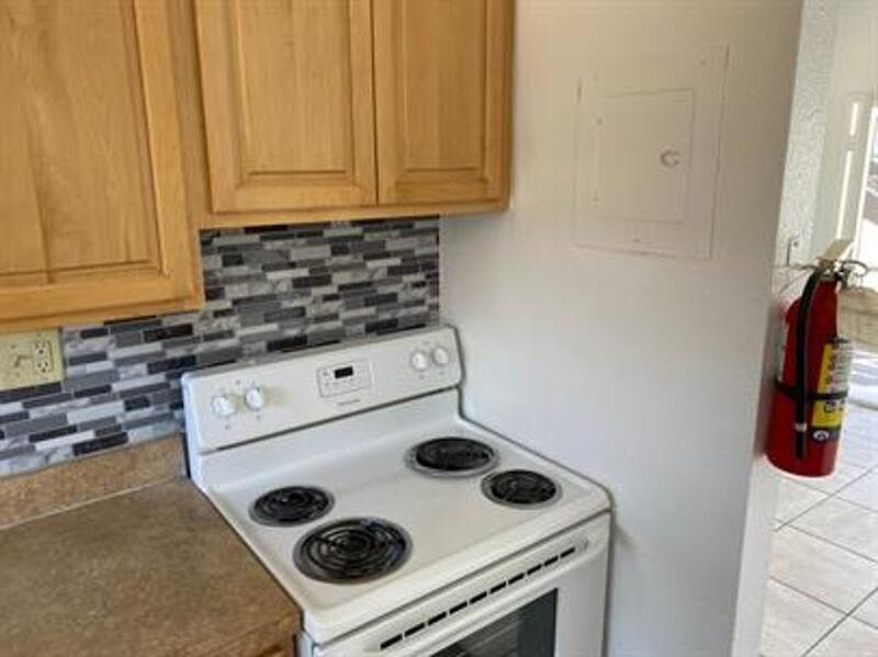 2nd image of 5261 Alhambra Dr APT 8