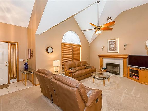4th image of 7423 N Lewis Ave