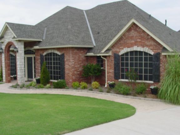 5th image of 208 S Wyndemere Lakes Dr