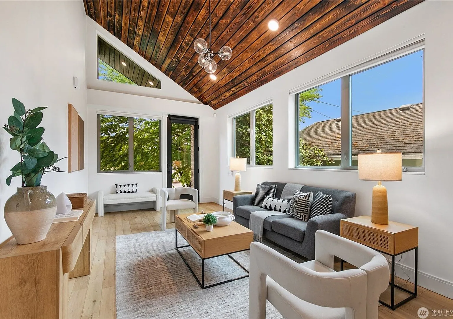 Stunning Modern 3 Bedroom Georgetown Home with Sustainable Design & Smart Features — Photo 4