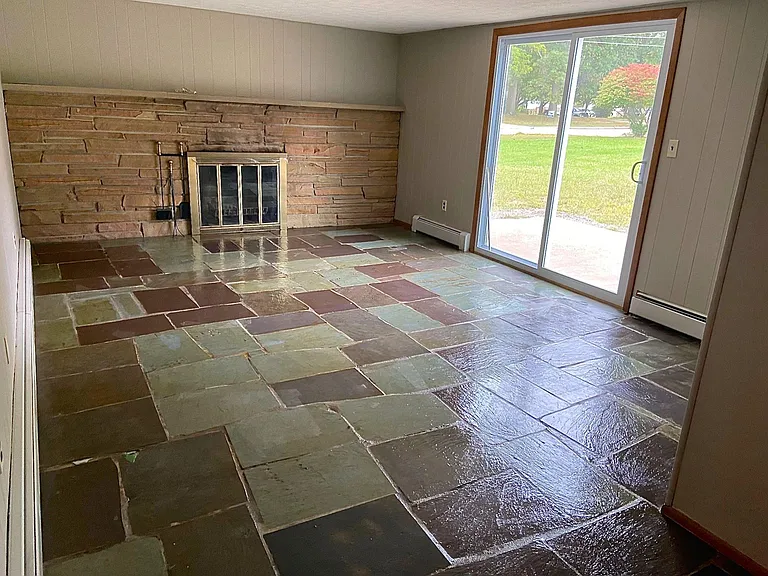 890 Damon Dr — Photo 15
