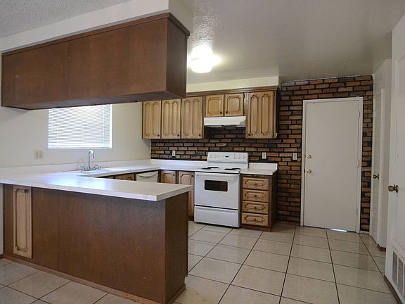 4th image of 520 Corinthia Dr