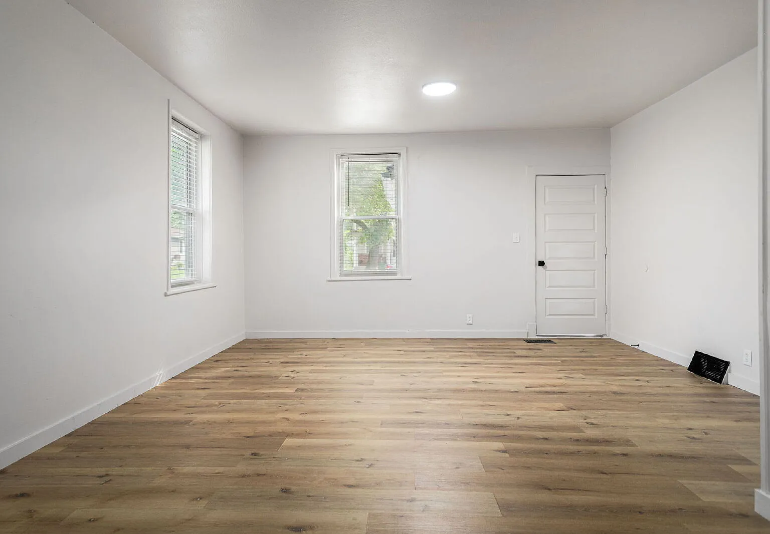 4 bed, 1.5 bath, 1527 sqft, $1,900 — Photo 4