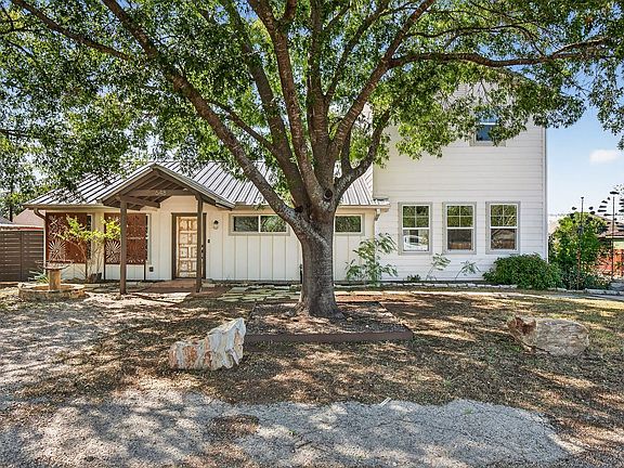 2nd image of 648 Magnolia Ln