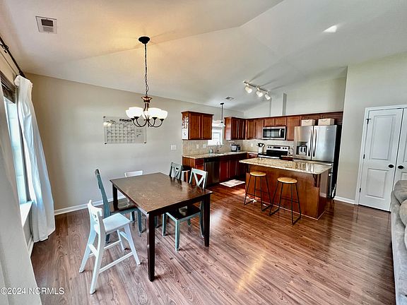 5th image of 144 Rockland Drive