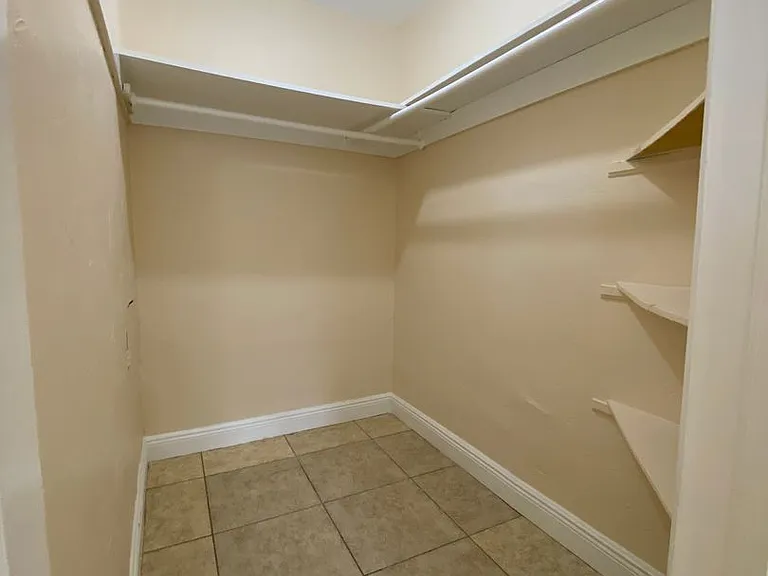4820 Maine St — Photo 15