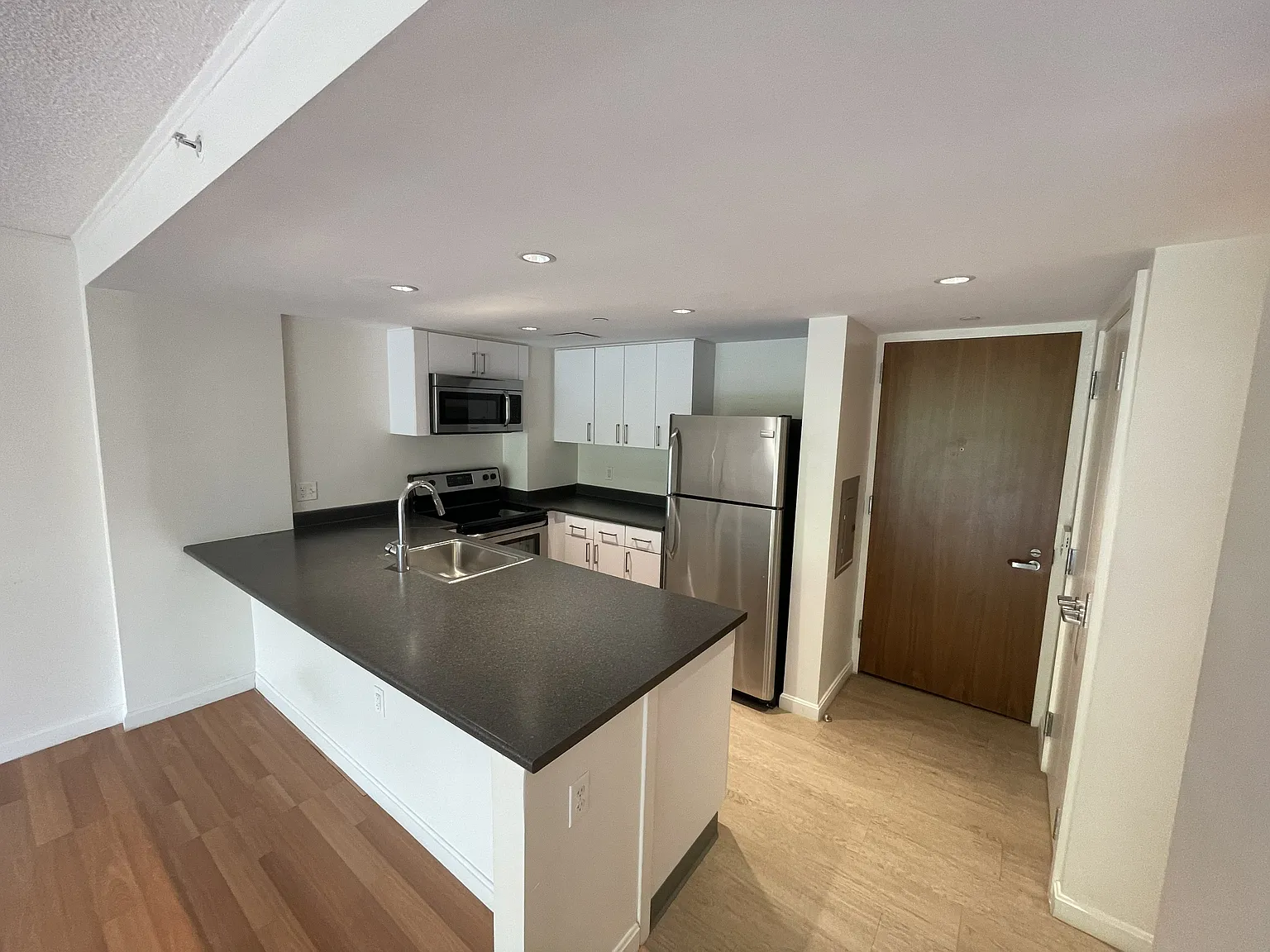1 bed, 610 sqft, $2,650 — Photo 3