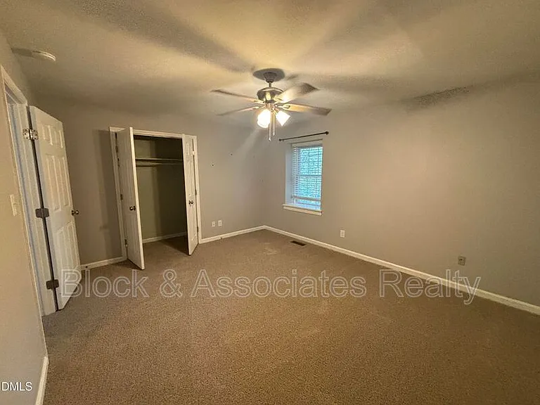 4808 Blue Bird Ct #D — Photo 44