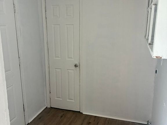 3rd image of 1920 Johnson St