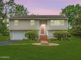 136 Iron Ore Rd, Manalapan, NJ 07726