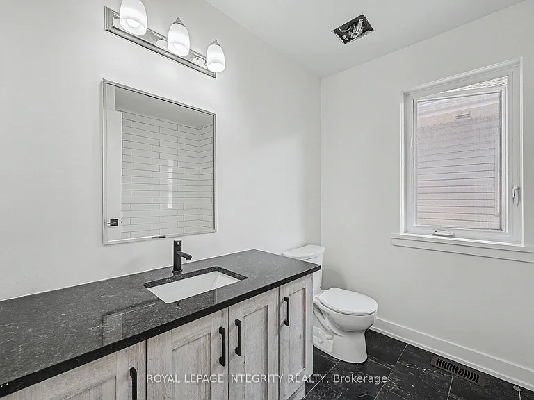 148 Thomas St S — Photo 18