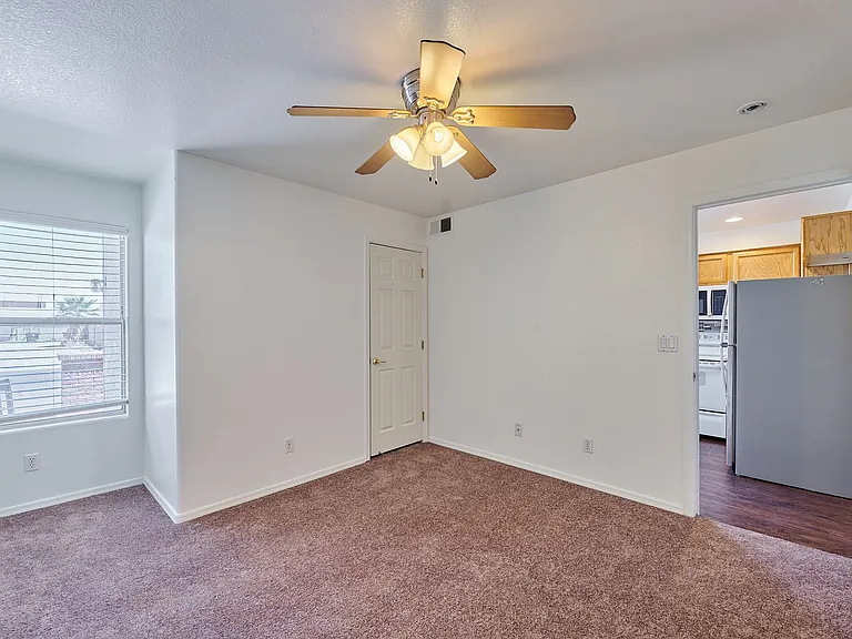 414 N Drew St — Photo 7