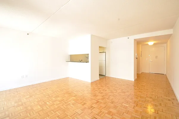 Rented by Lisa Management | media 21