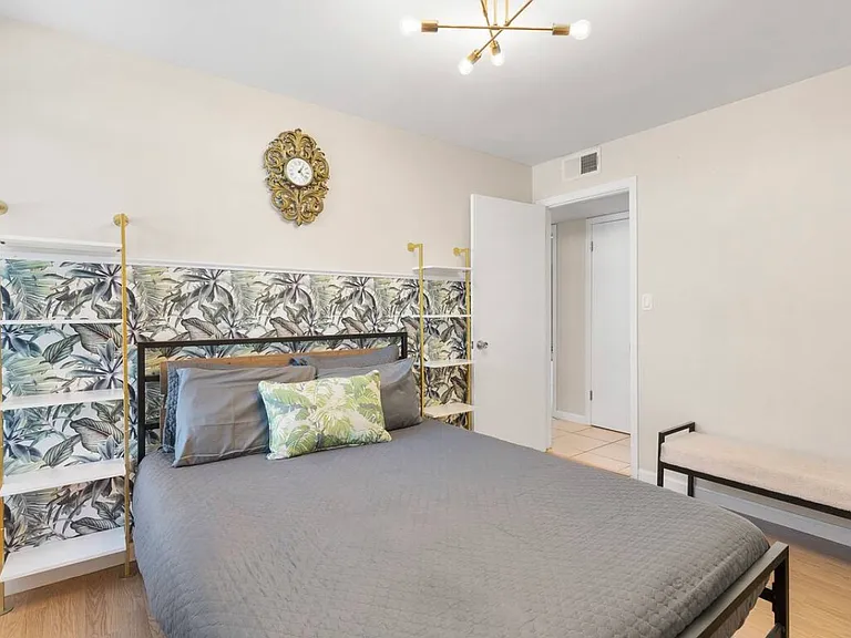 1010 E Maryland Ave #12 — Photo 13