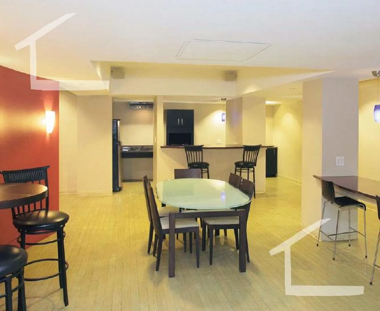 2bed 1.5bath in Brookline — Photo 4