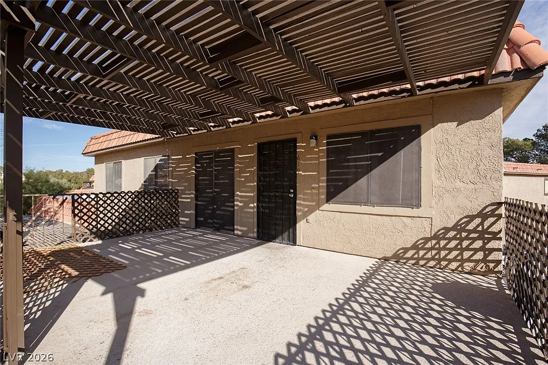2 bed, 2.0 bath, 924 sqft, $1,575 — Photo 1