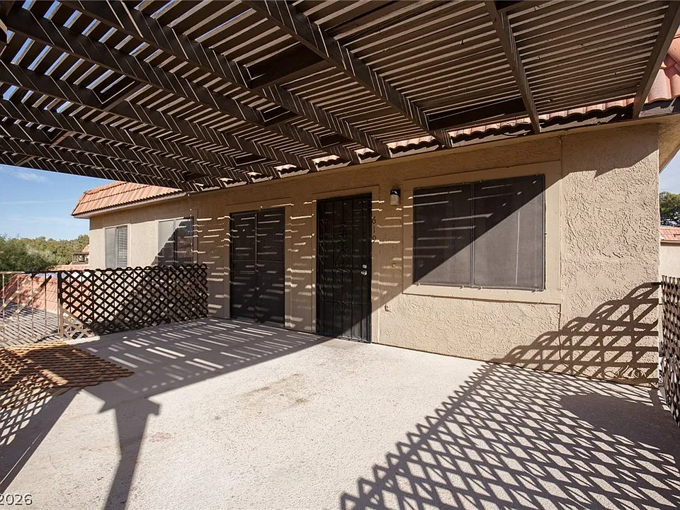 619 Pepper Tree Cir #1