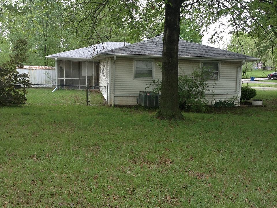2nd image of 201 W Crestview St