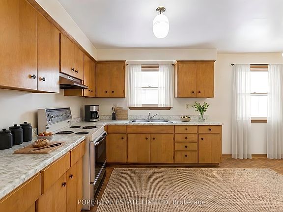 5th image of 16 Pipestone Pl