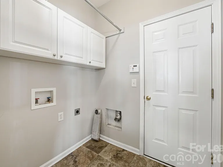 1804 Robinwood Village Dr — Photo 11