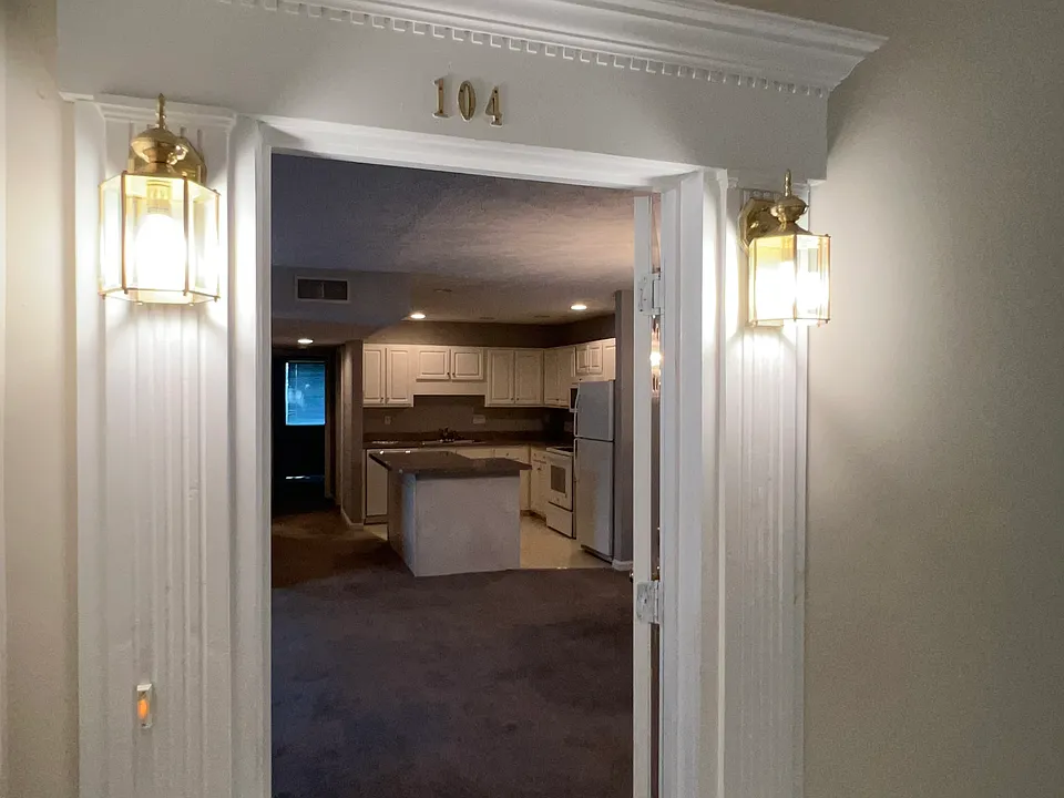 4204 Browns Ln #104