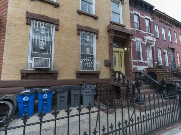 913 Lafayette Avenue