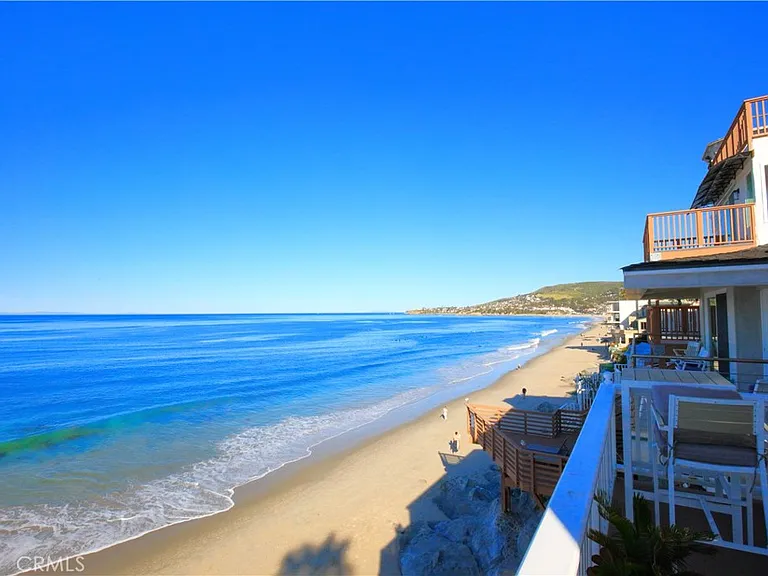 1061 Gaviota Dr — Photo 1