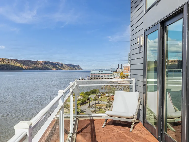 Apex Hudson Riverfront — Photo 35