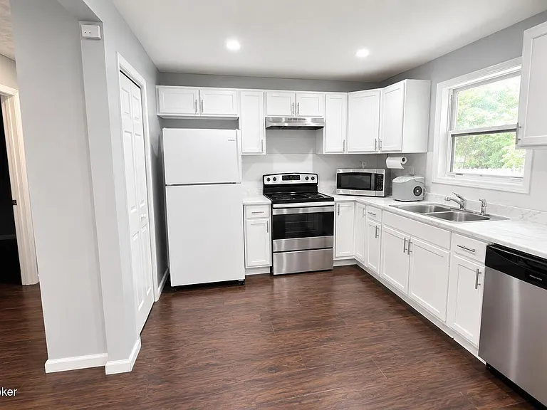9303 Cinderella Ln — Photo 4