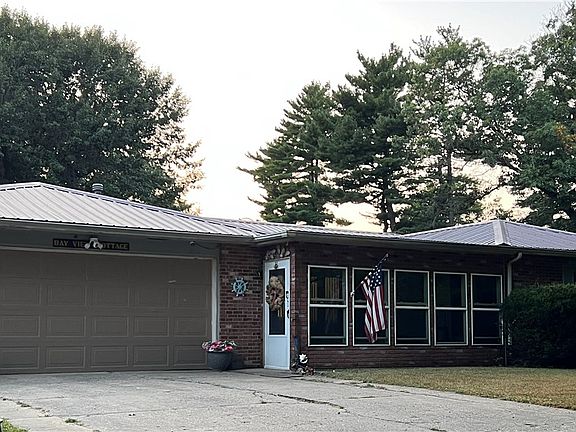 2nd image of 3254 Vista Dr
