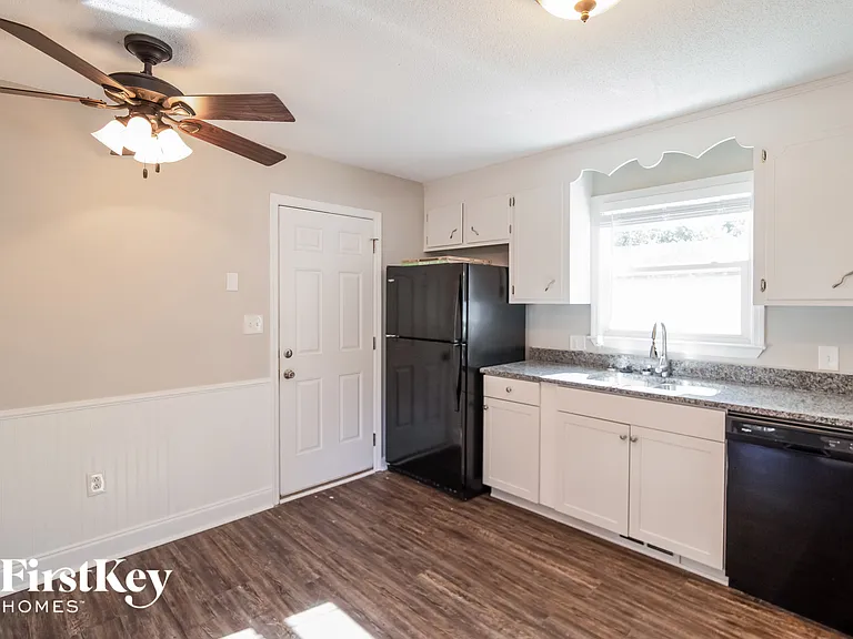 729 Harbor View Rd — Photo 6