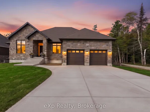 137 Acton Dr, Saugeen Shores, ON N0H 2C6