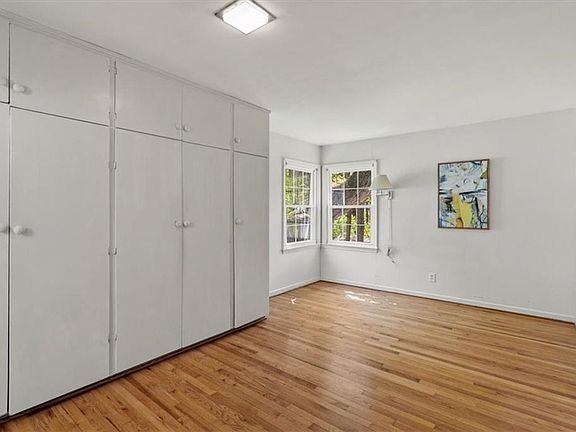 3rd image of 5117 W 71st St