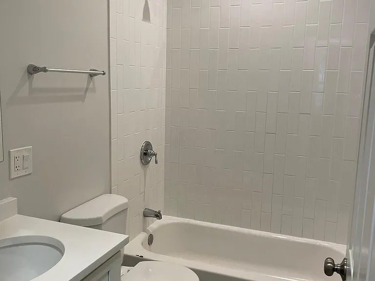 2428 N Avers Ave #1 — Photo 5