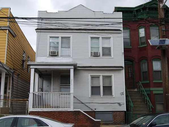 213 Garfield Ave, Jersey City, NJ 07305