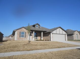 713 S Silver Leaf Dr, Moore, OK 73160