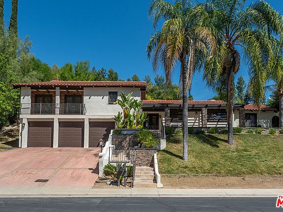2nd image of 10 Baymare Rd