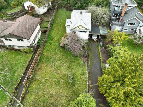 4050 Grange Rd, Saanich, BC V8Z 4V3