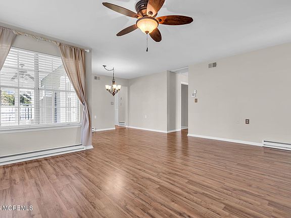 5th image of 83 Mansfield Avenue