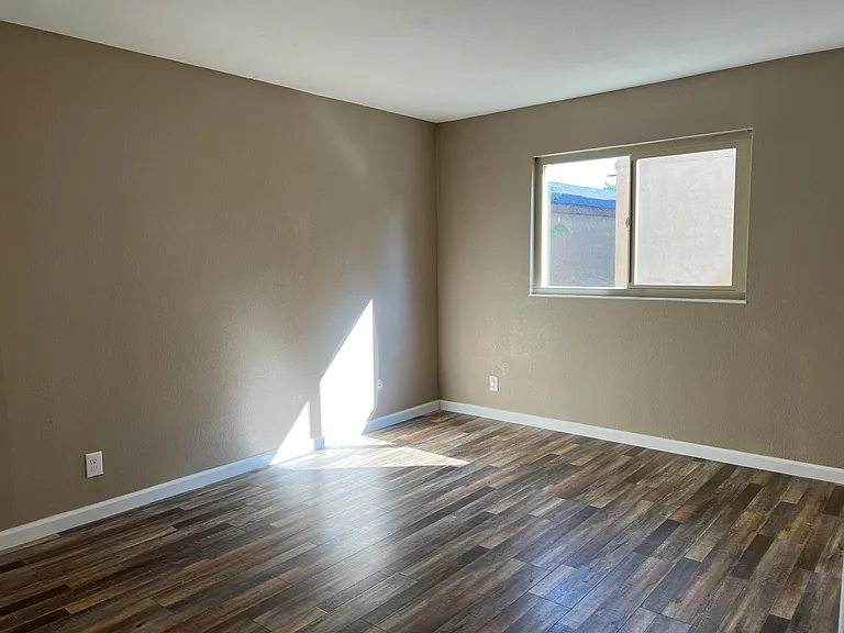 328 Northbank Ct #13 — Photo 11