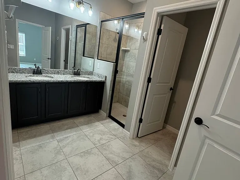 2233 S Chamberlain Blvd — Photo 14