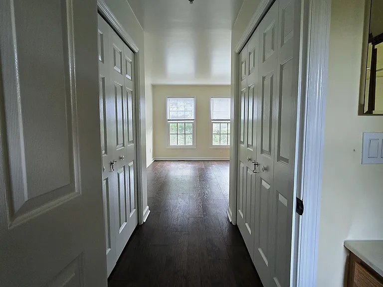 514 Saint Mary St — Photo 12
