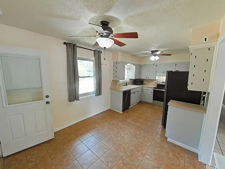 3808 SE Dorchester Dr — Photo 5