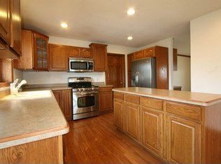 1816 Saint Albert The Great Dr, Sun Prairie, WI 53590