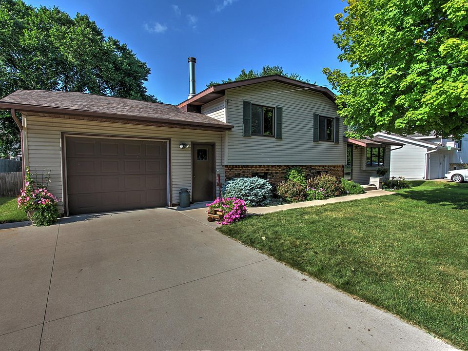 1st image of 803 Lakeview Dr