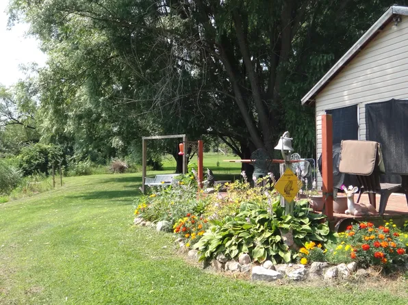 1191 Bay Dr, Dixon, IL 61021
