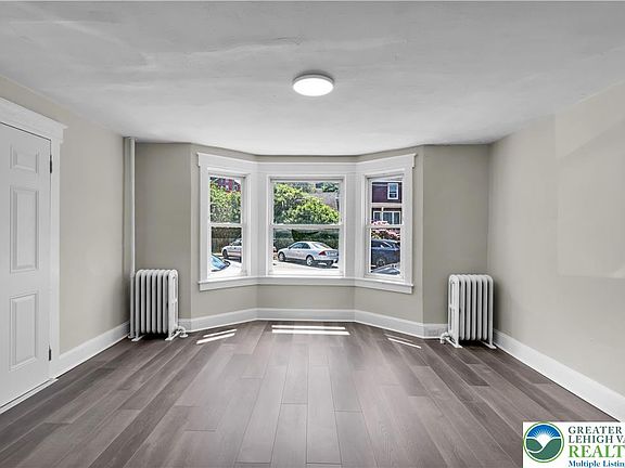 3rd image of 265-267 E Bertsch St