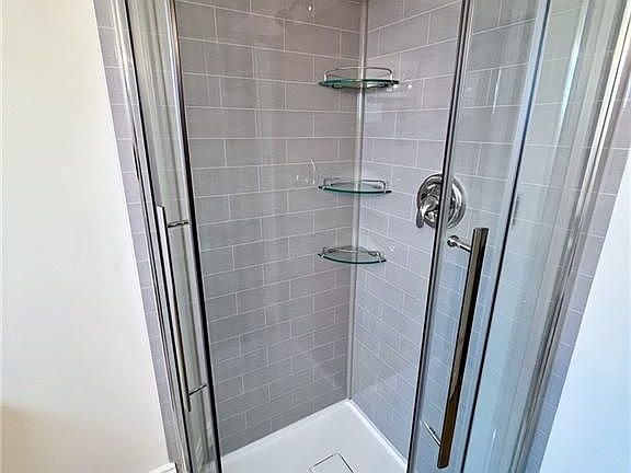 5th image of 220 Nelson St #3