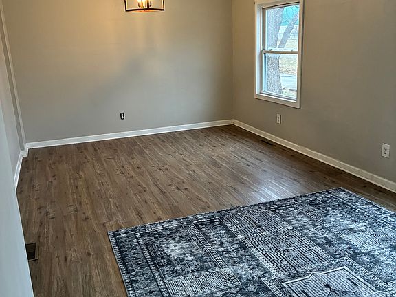 4th image of 2066 Parkwood Ave