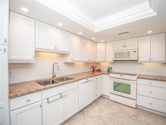 5th image of 322 Wildwood Ln
